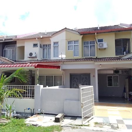 Holiday Home Bagan Lalang 5 Aircon กำปง บากัน ลาลัง ภายนอก รูปภาพ
